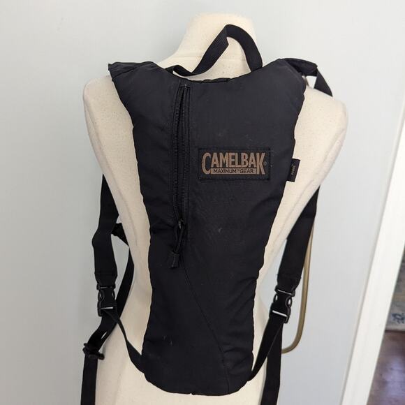 Camelbak Sabre Black 70oz Backpack and Bladder Water